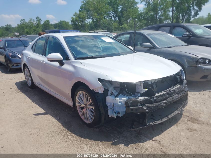 2019 TOYOTA CAMRY XLE