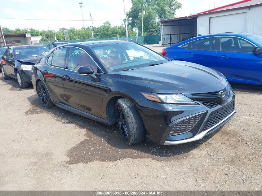 2022 TOYOTA CAMRY XSE