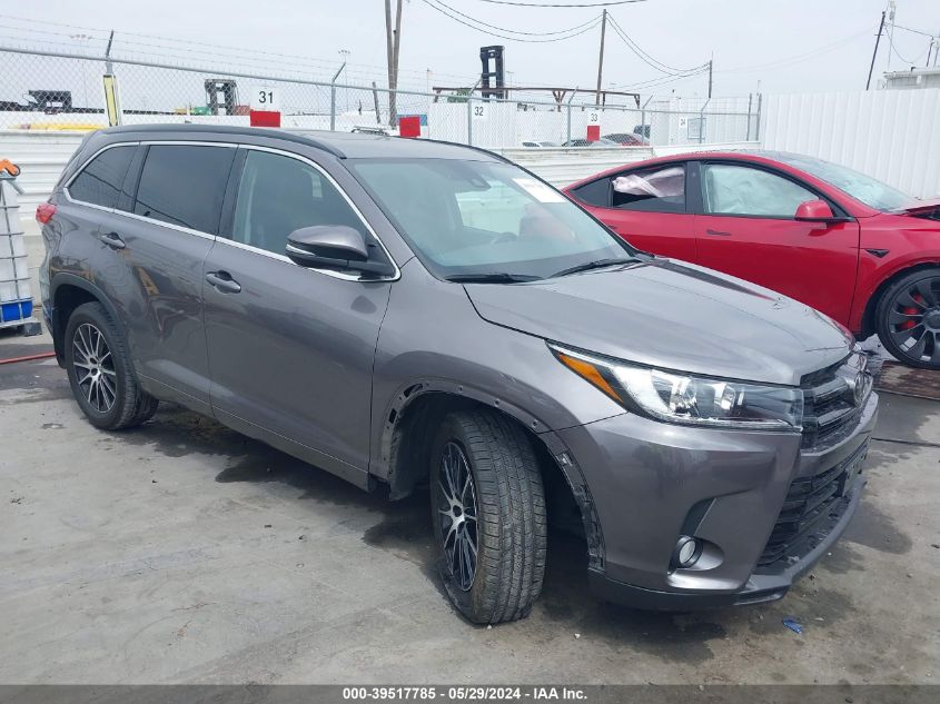 2017 TOYOTA HIGHLANDER SE