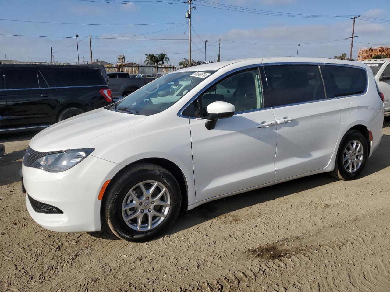 2022 CHRYSLER VOYAGER LX