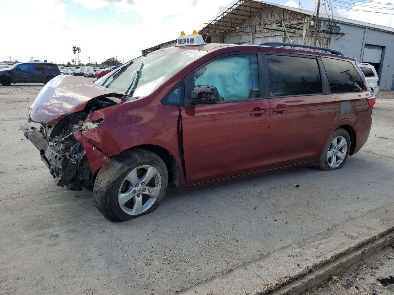 2015 TOYOTA SIENNA LE