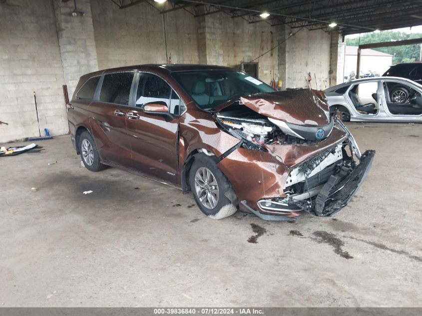 2021 TOYOTA SIENNA XLE