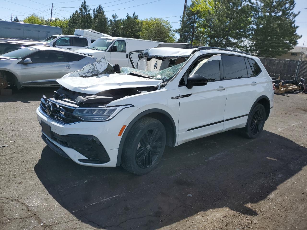 2022 VOLKSWAGEN TIGUAN SE R-LINE BLACK