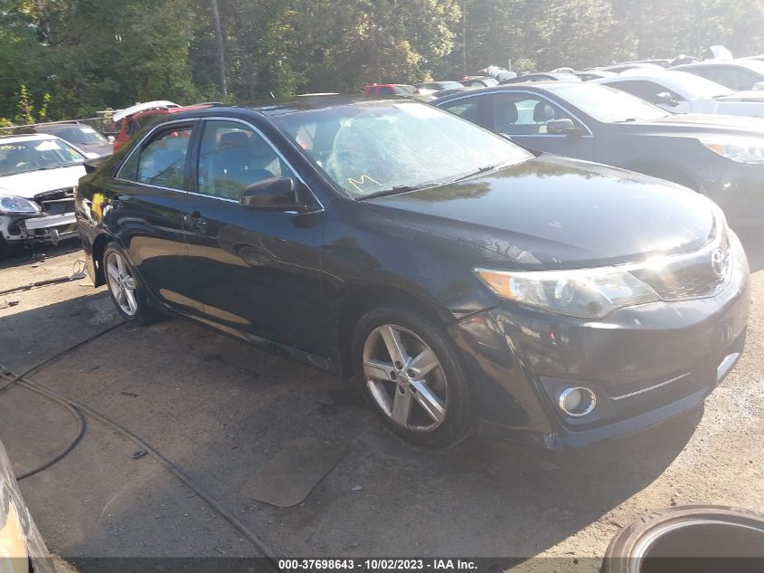 2014 TOYOTA CAMRY SE