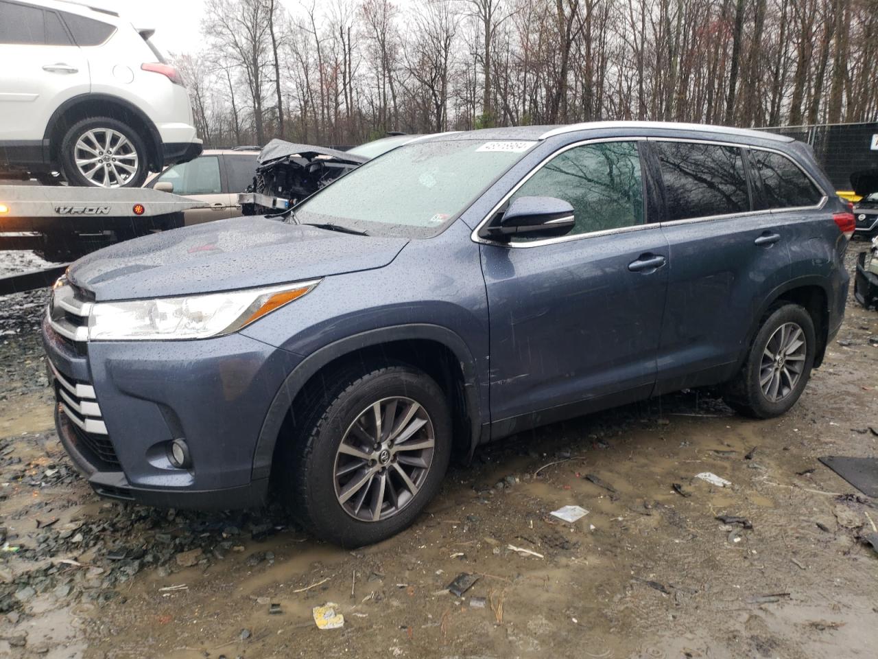 2019 TOYOTA HIGHLANDER SE