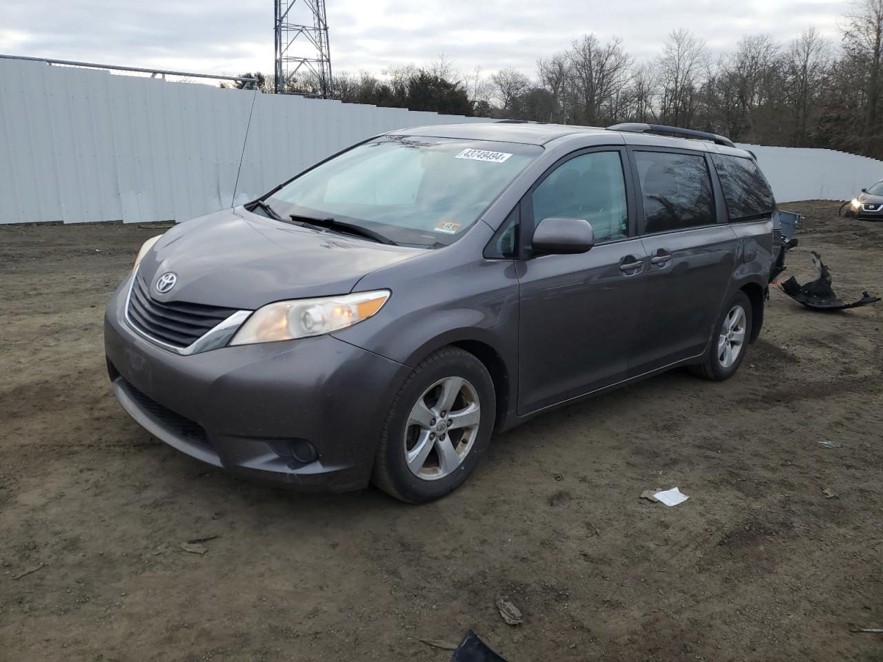 2011 TOYOTA SIENNA LE