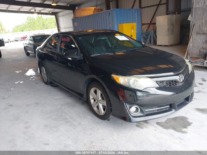 2014 TOYOTA CAMRY SE