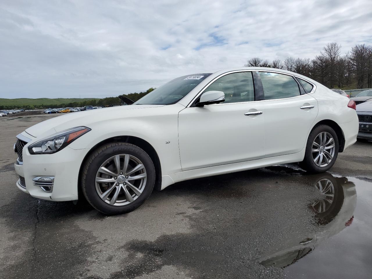 2016 INFINITI Q70 3.7