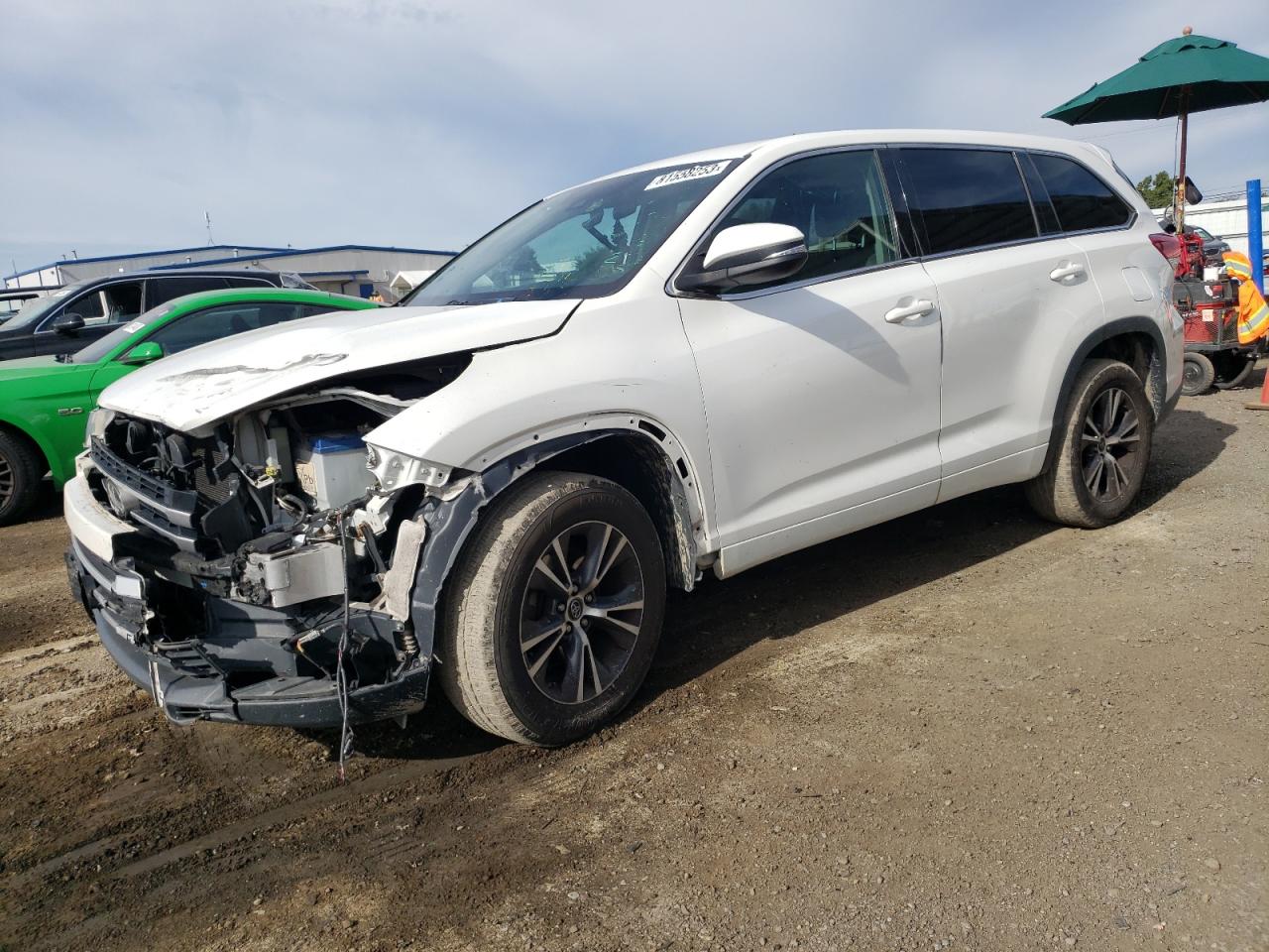 2017 TOYOTA HIGHLANDER LE