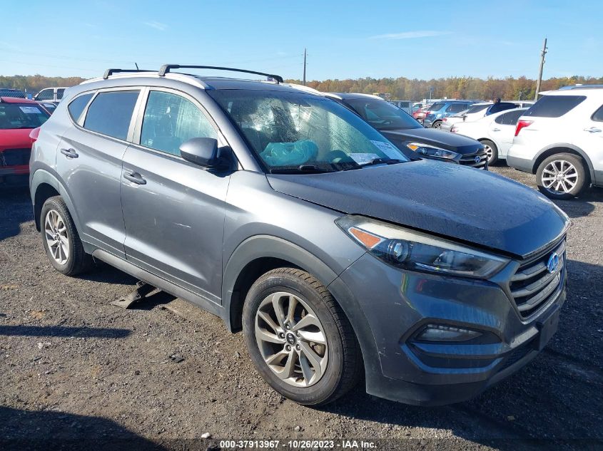 2016 HYUNDAI TUCSON SE