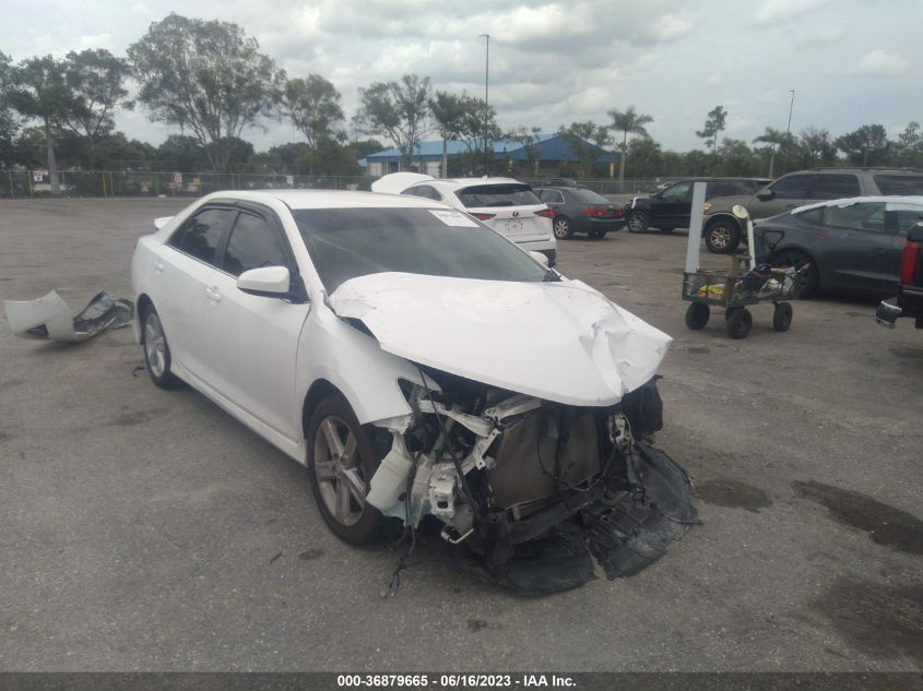 2014 TOYOTA CAMRY SE