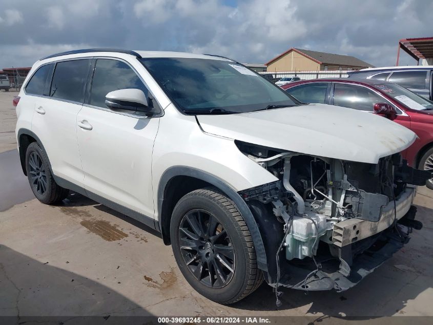 2019 TOYOTA HIGHLANDER SE