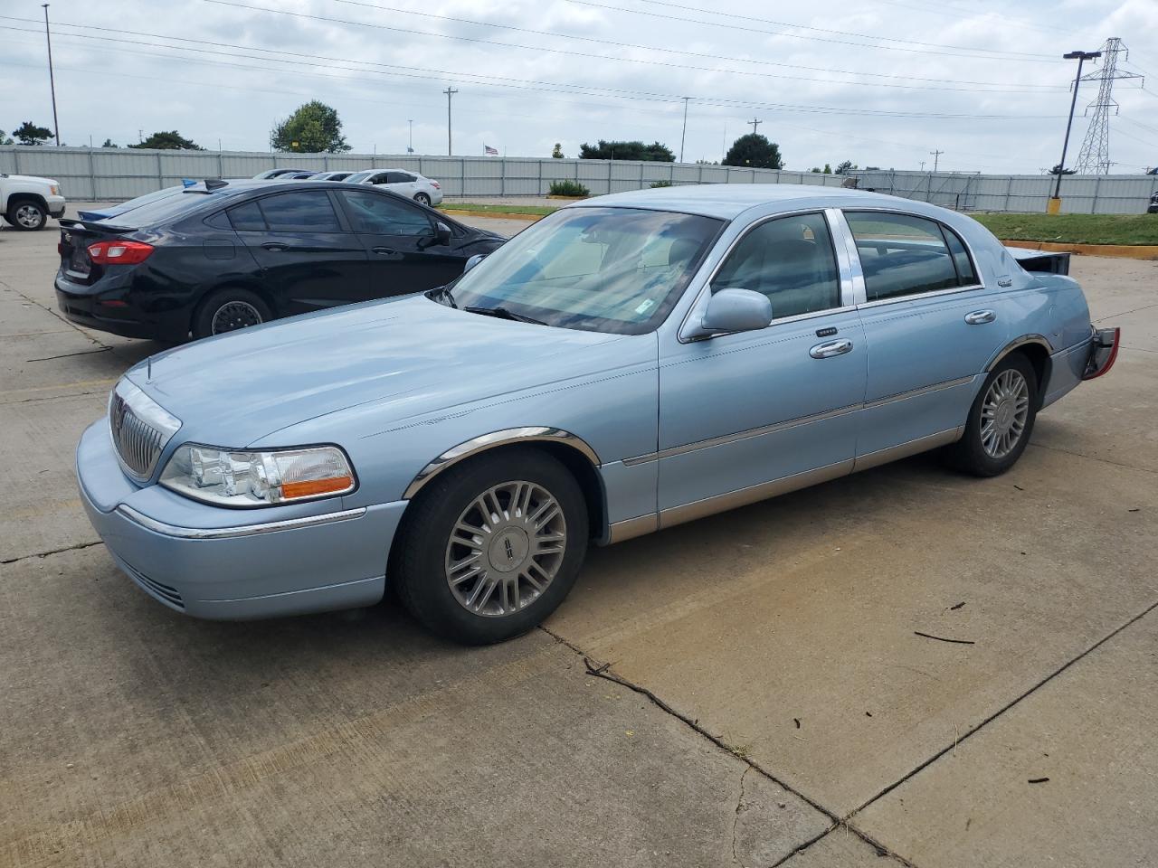 2010 LINCOLN TOWN CAR SIGNATURE LIMITED