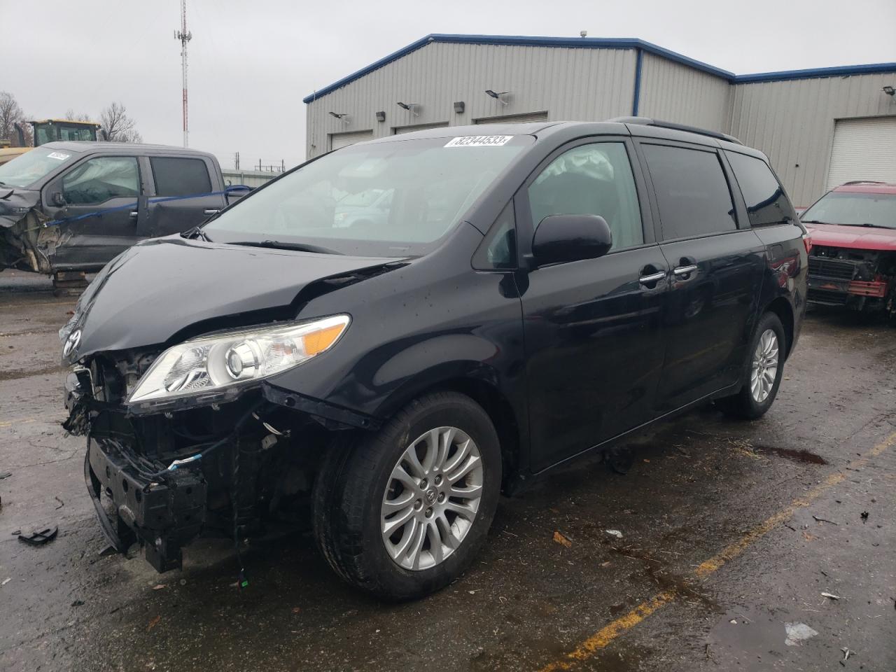 2015 TOYOTA SIENNA XLE