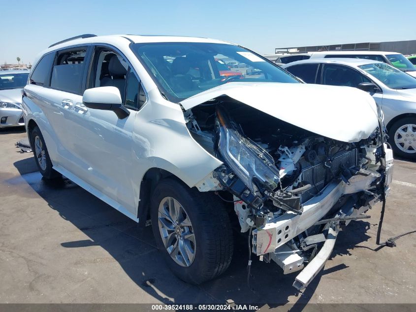 2022 TOYOTA SIENNA XLE