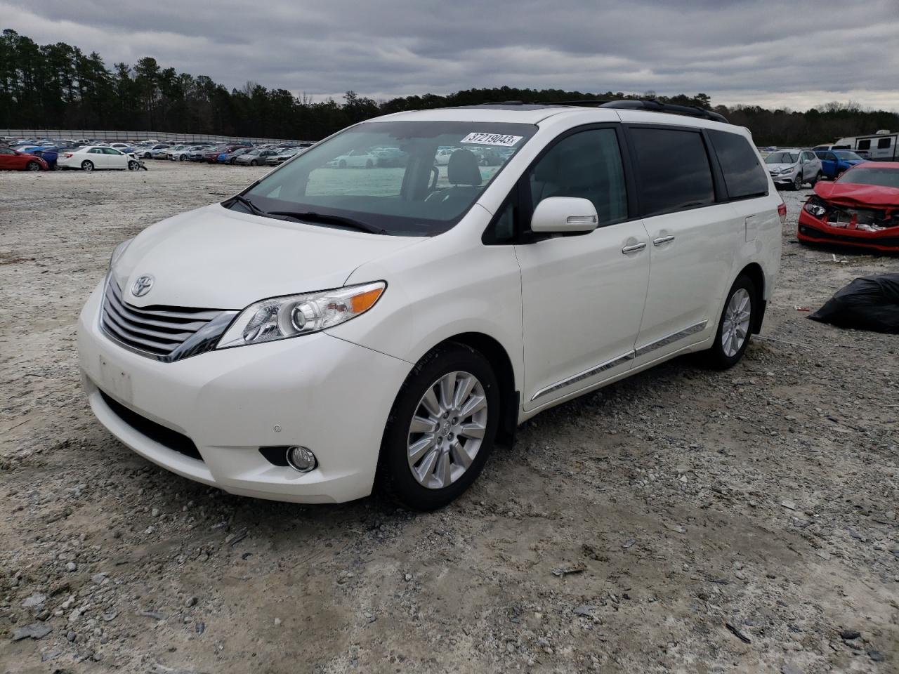 2014 TOYOTA SIENNA XLE