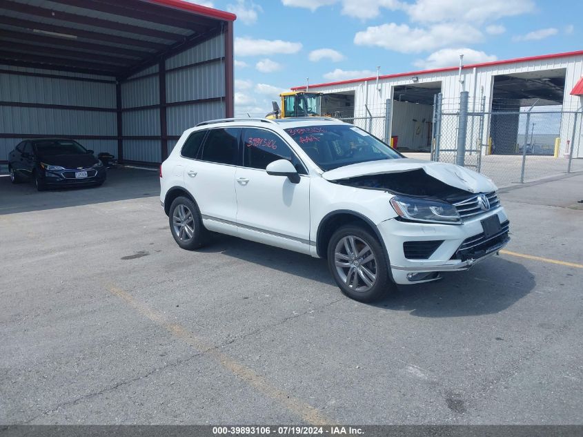 2016 VOLKSWAGEN TOUAREG VR6 LUX