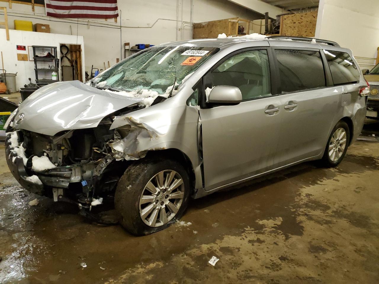 2014 TOYOTA SIENNA LE