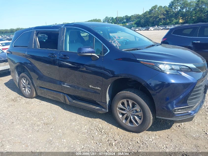 2024 TOYOTA SIENNA LE