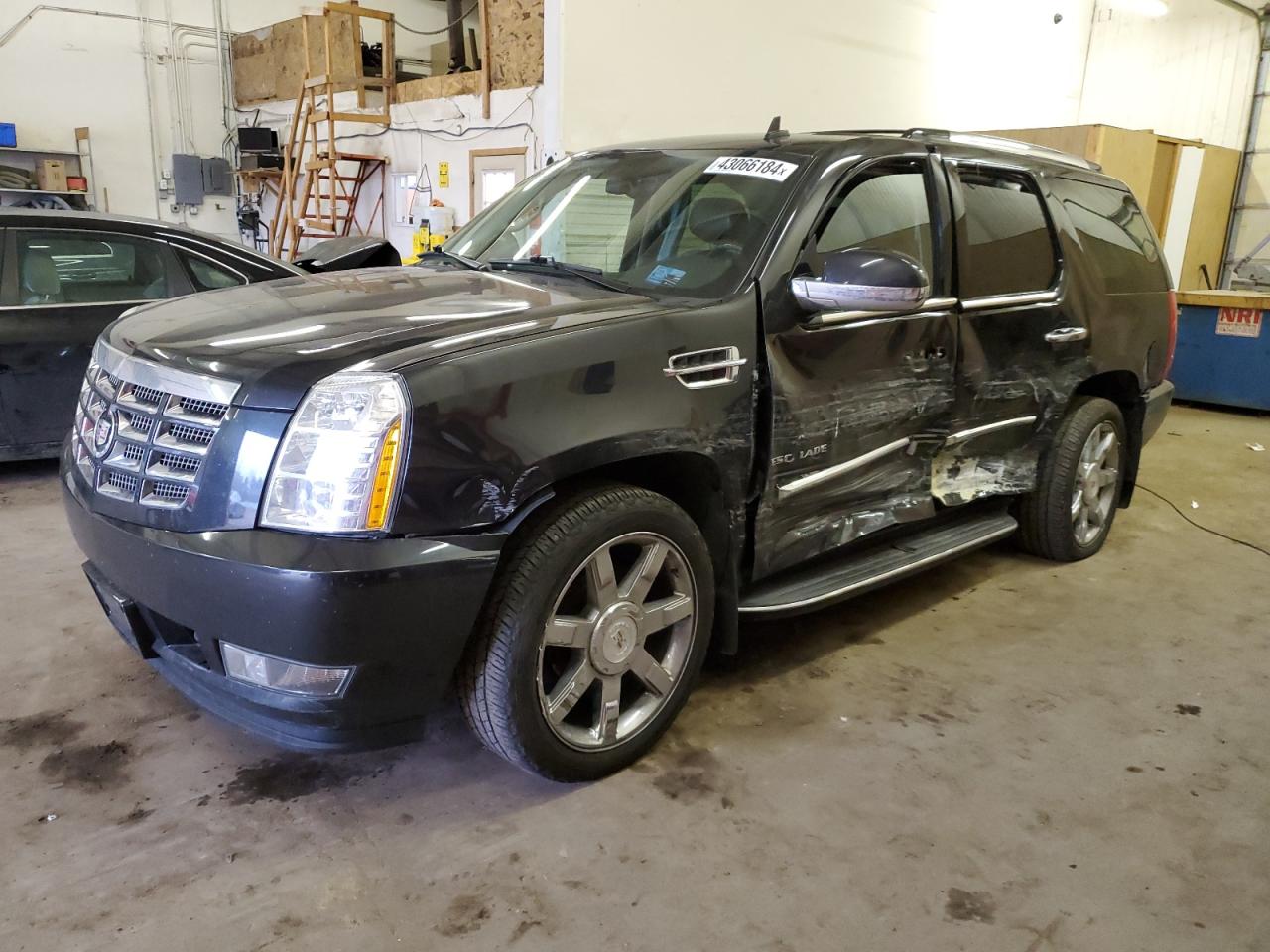 2011 CADILLAC ESCALADE LUXURY