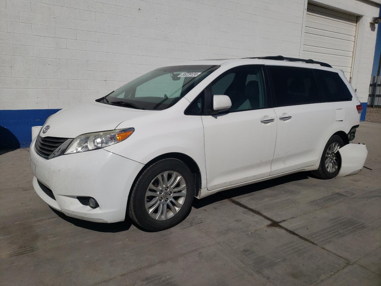 2012 TOYOTA SIENNA XLE