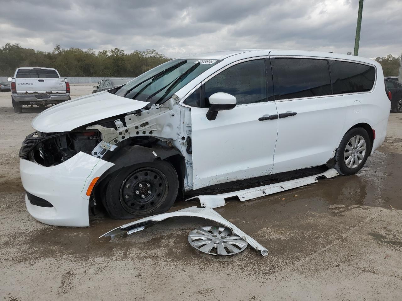 2020 CHRYSLER VOYAGER L