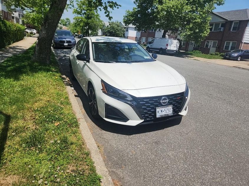 2023 NISSAN ALTIMA SR