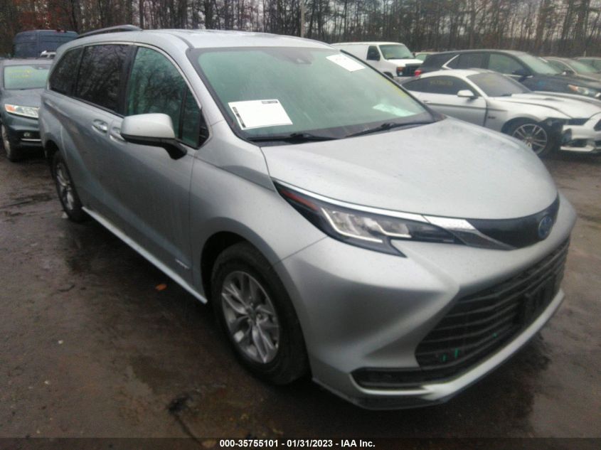 2021 TOYOTA SIENNA LE