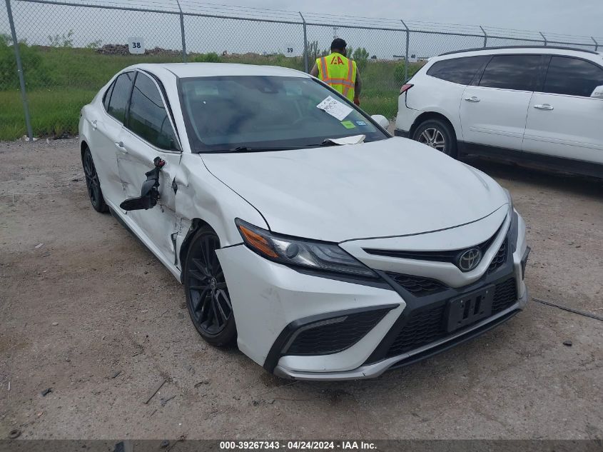 2022 TOYOTA CAMRY XSE