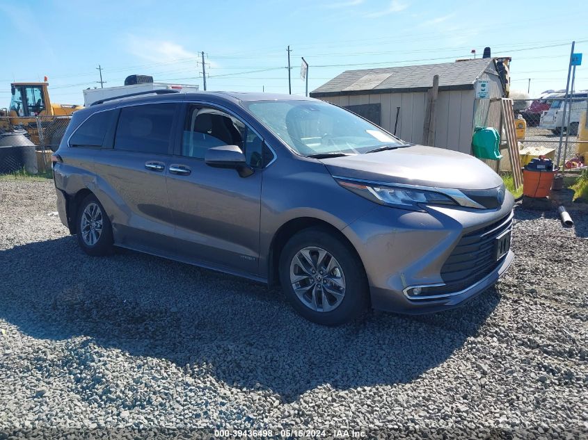 2021 TOYOTA SIENNA XLE