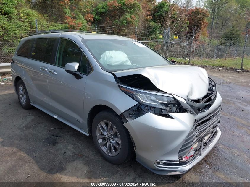 2021 TOYOTA SIENNA XLE