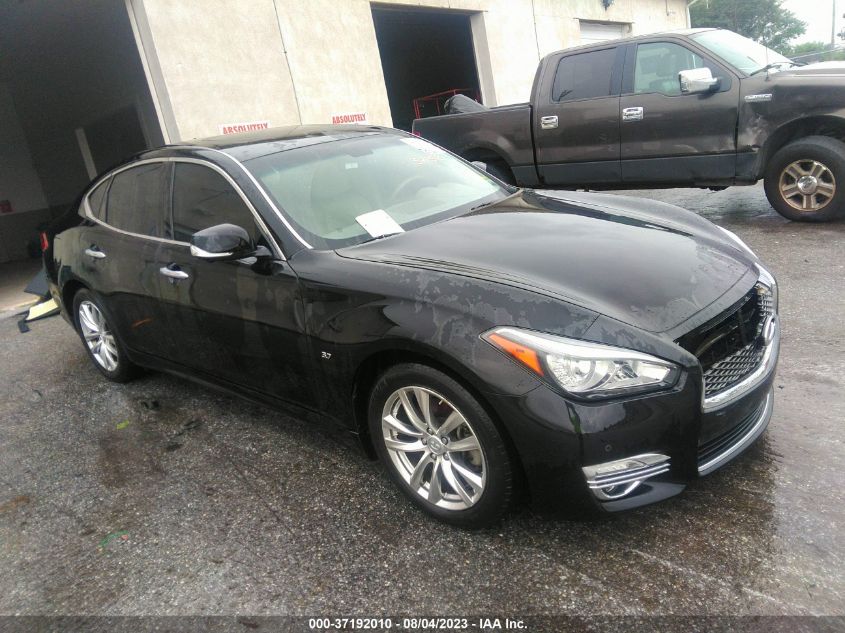 2015 INFINITI Q70 3.7