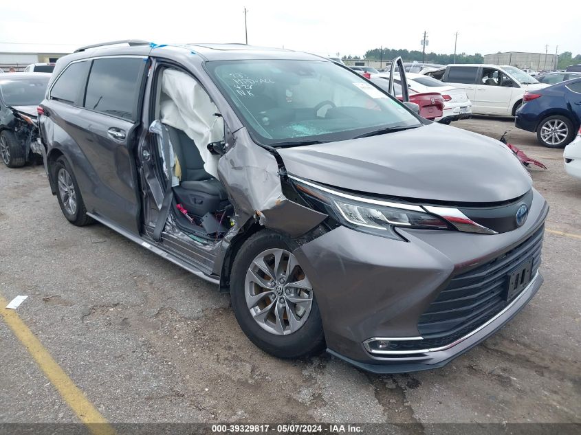 2021 TOYOTA SIENNA XLE