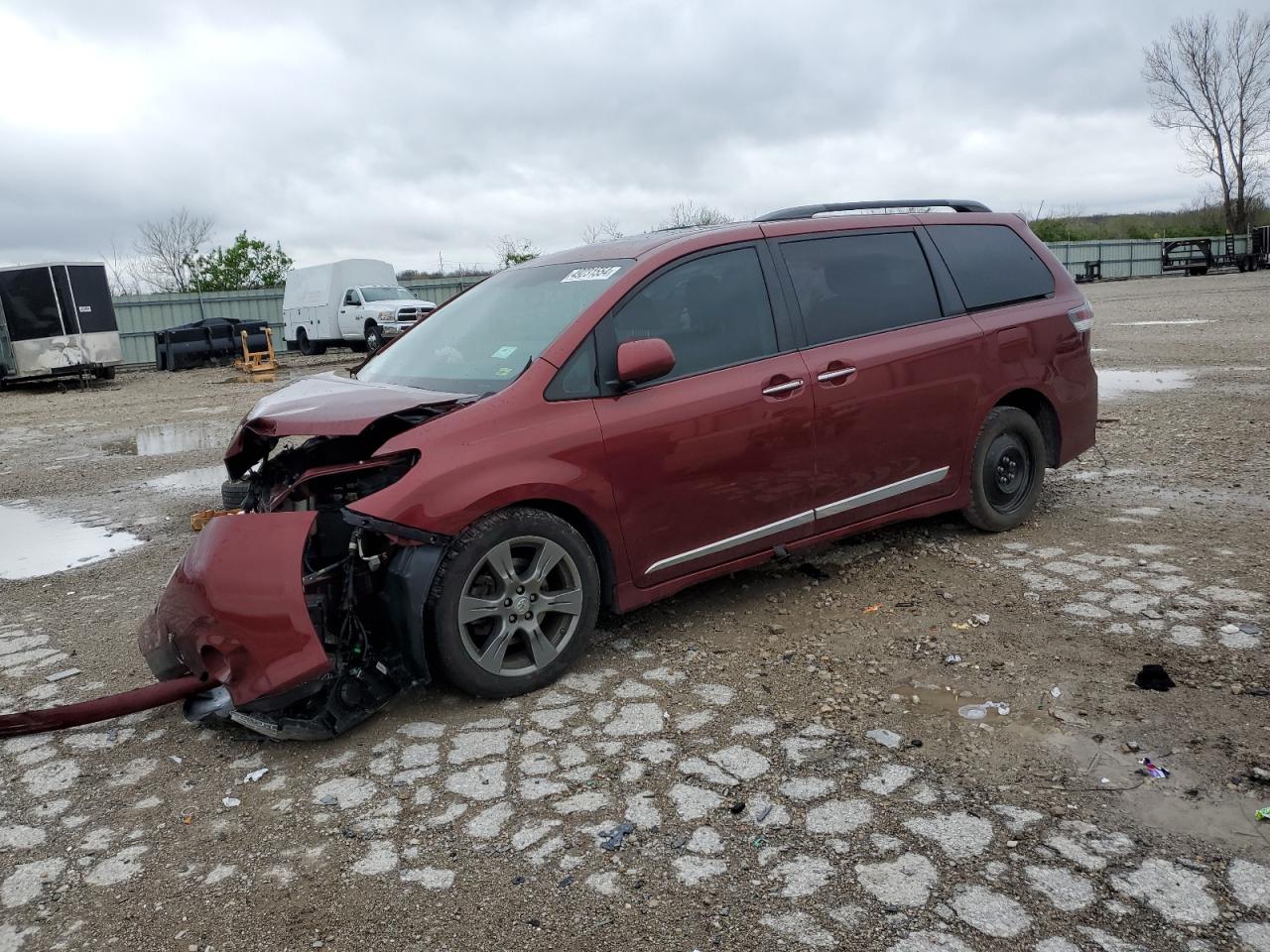 2017 TOYOTA SIENNA SE