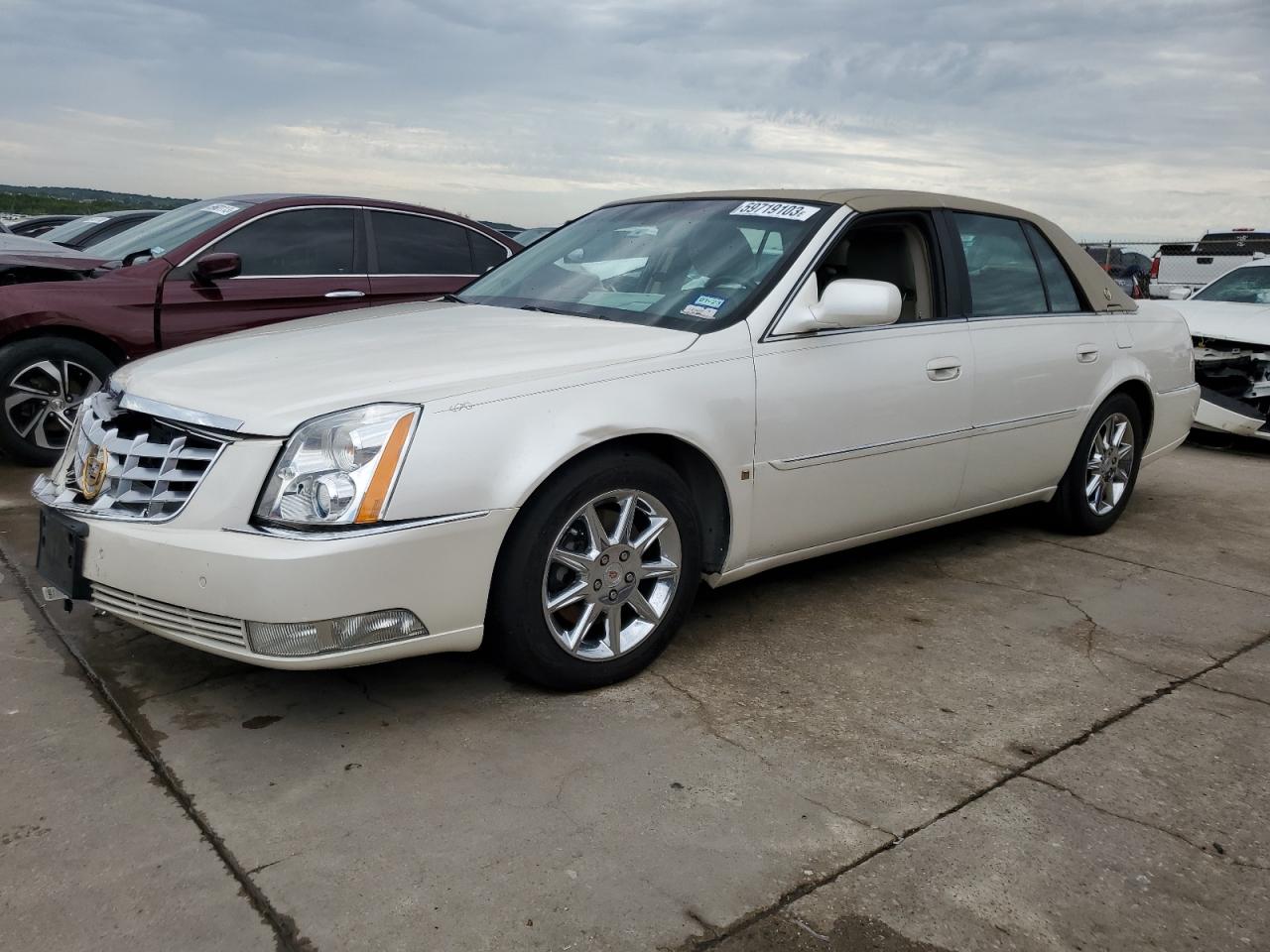 2010 CADILLAC DTS LUXURY COLLECTION