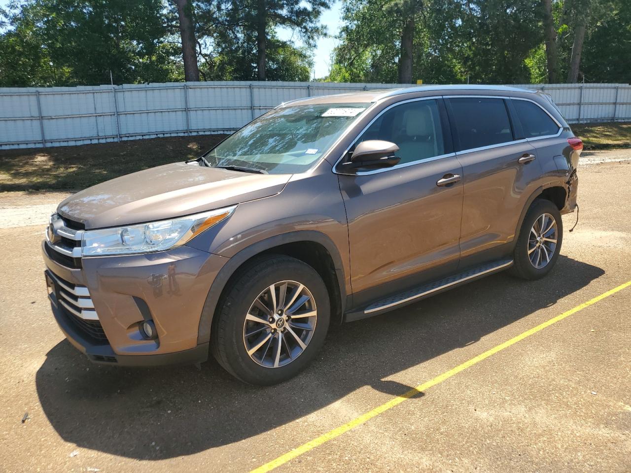 2019 TOYOTA HIGHLANDER SE